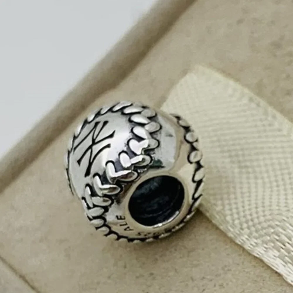 ✨✨ Pandora New York Yankees Baseball Charm - Picture 6 of 7